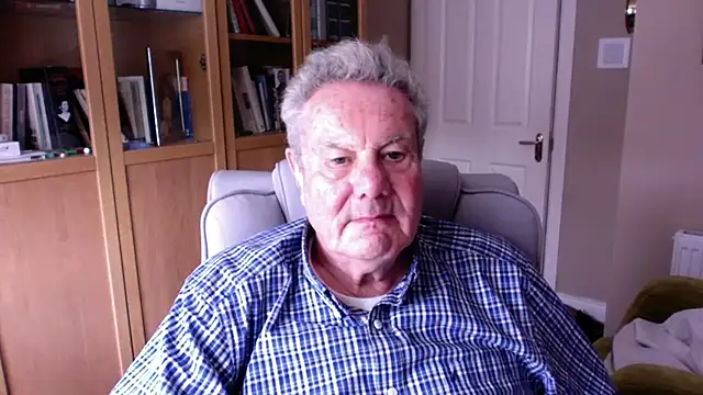 Snapshot of Oldpistolpete chatting on April 22, 2026, 3:13 pm Oldpistolpete online show from April 22, 2026, 3:13 pm