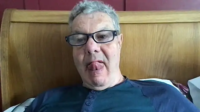 Snapshot of Oldpistolpete chatting on May 4, 2026, 8:54 am Oldpistolpete online show from May 4, 2026, 8:54 am