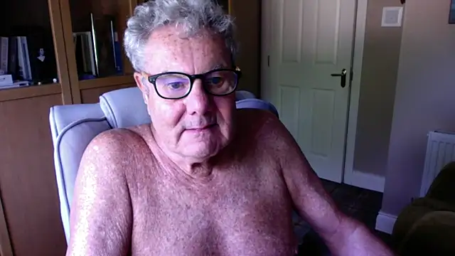 Snapshot of Oldpistolpete chatting on June 8, 2026, 8:26 am Oldpistolpete online show from June 8, 2026, 8:26 am