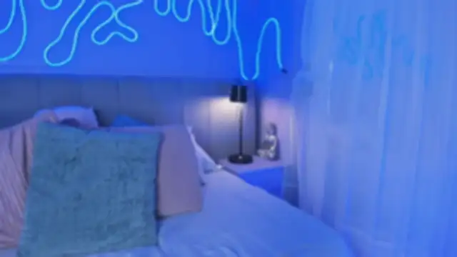 Sofly s online show from November 14, 2025, 12:04 pm