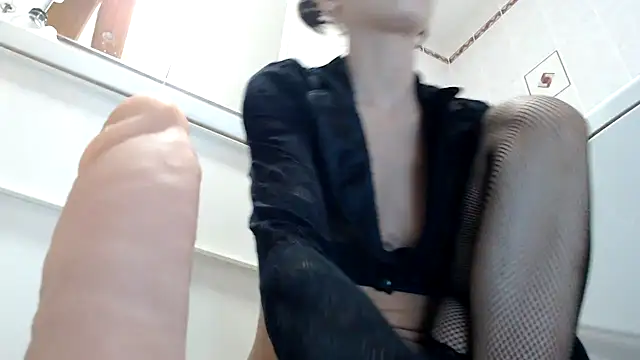 Snapshot of Crazy_team_ chatting on January 3, 2025, 5:53 pm Crazy team online show from January 3, 2025, 5:53 pm