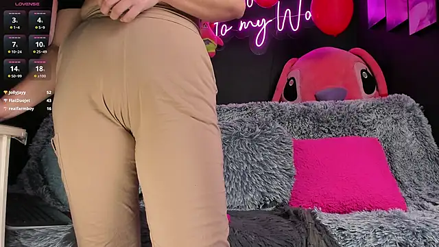 stelleknox  online show from February 17, 2025, 10:47 pm