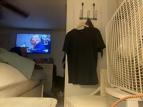 Dval1993 online show from October 20, 2025, 2:34 am