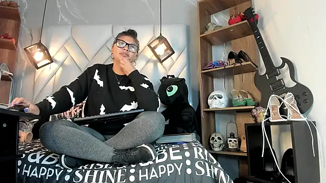 Snapshot of MirandaHaguen chatting on February 9, 2025, 1:03 pm MirandaHaguen online show from February 9, 2025, 1:03 pm