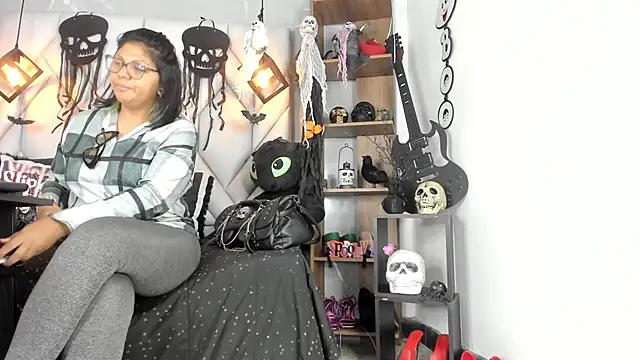 MirandaHaguen online show from October 12, 2025, 1:21 pm