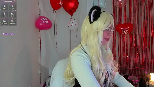 Silvanna-Moree online show from February 17, 2025, 2:48 pm