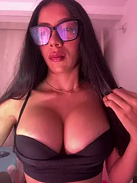 Anamhenao online show from January 11, 2026, 8:41 am