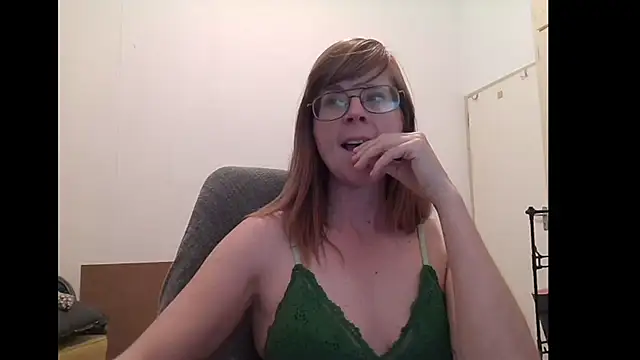 Snapshot of SavannaGirly chatting on June 3, 2026, 6:24 pm SavannaGirly online show from June 3, 2026, 6:24 pm