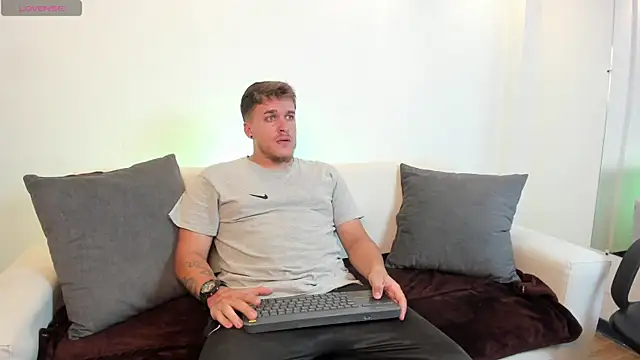 keane lee online show from December 6, 2024, 7:34 pm