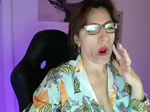 Chayla Ruiz online show from February 4, 2025, 12:00 pm