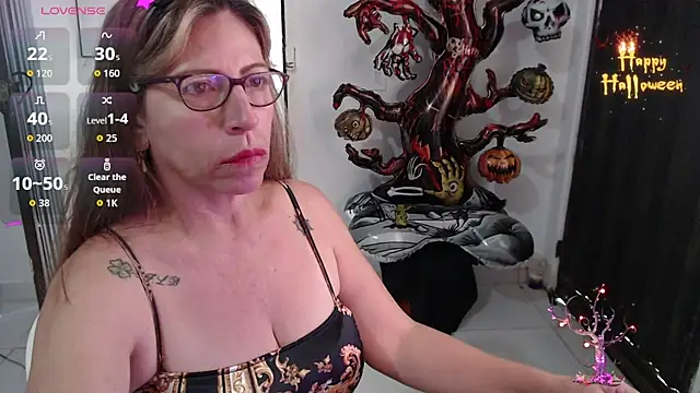 Chayla Ruiz online show from October 29, 2025, 3:36 pm