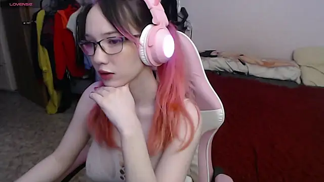 Maya Viola online show from March 18, 2025, 8:47 am