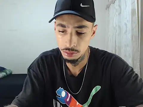 emiliano hottt online show from October 12, 2025, 3:55 pm