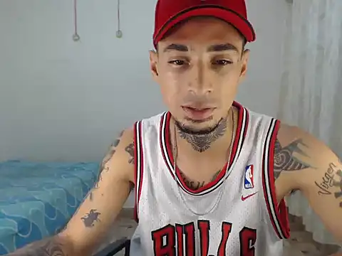 emiliano hottt online show from December 5, 2025, 5:05 am