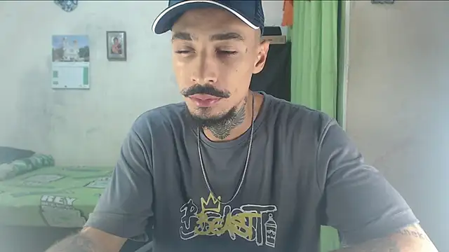 Snapshot of emiliano_hottt chatting on June 10, 2026, 12:26 pm emiliano hottt online show from June 10, 2026, 12:26 pm