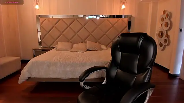 MaryLewis  online show from February 15, 2026, 12:47 pm