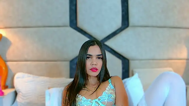 April Cutee online show from January 13, 2025, 7:42 pm