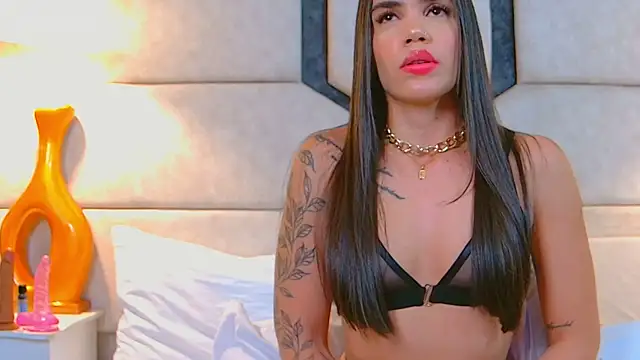 April Cutee online show from February 26, 2025, 8:33 pm