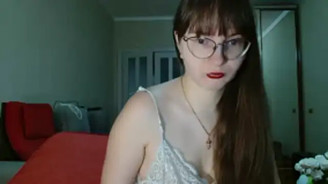 Snapshot of KiraGoldens chatting on March 18, 2026, 5:43 am KiraGoldens online show from March 18, 2026, 5:43 am