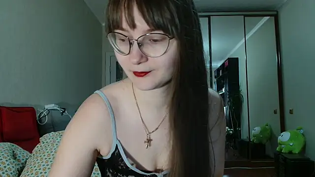 Snapshot of KiraGoldens chatting on April 7, 2026, 6:14 am KiraGoldens online show from April 7, 2026, 6:14 am