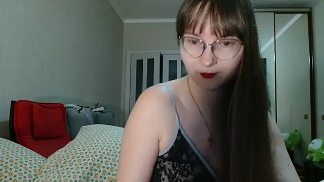 Snapshot of KiraGoldens chatting on April 9, 2026, 7:03 am KiraGoldens online show from April 9, 2026, 7:03 am