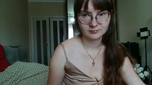 KiraGoldens online show from June 17, 2026, 6:27 am