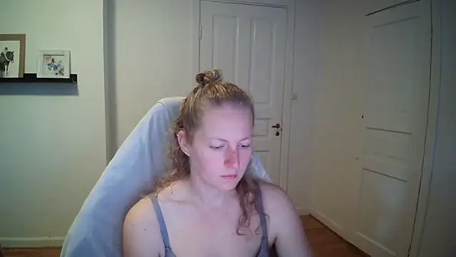 Snapshot of Girlnina-1995 chatting on September 30, 2025, 9:14 am Girlnina-1995 online show from September 30, 2025, 9:14 am