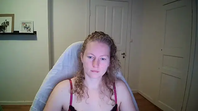 Snapshot of Girlnina-1995 chatting on October 15, 2025, 6:57 am Girlnina-1995 online show from October 15, 2025, 6:57 am