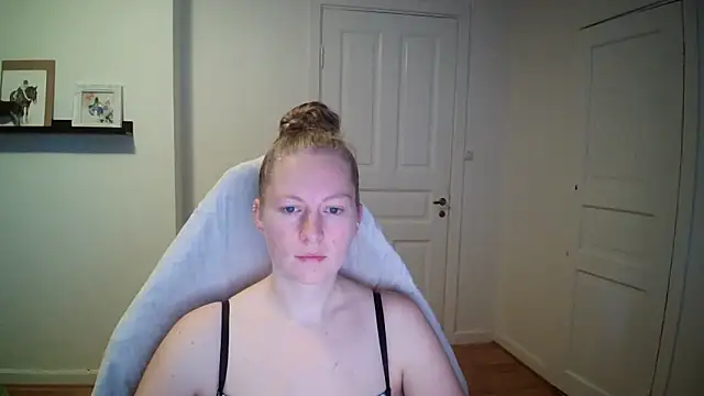 Snapshot of Girlnina-1995 chatting on October 16, 2025, 7:42 am Girlnina-1995 online show from October 16, 2025, 7:42 am