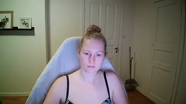 Snapshot of Girlnina-1995 chatting on October 16, 2025, 7:48 pm Girlnina-1995 online show from October 16, 2025, 7:48 pm