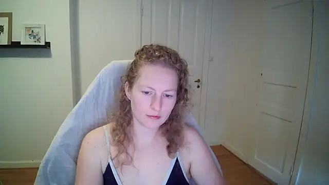 Snapshot of Girlnina-1995 chatting on October 29, 2025, 11:01 am Girlnina-1995 online show from October 29, 2025, 11:01 am