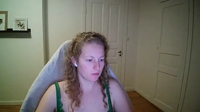 Snapshot of Girlnina-1995 chatting on November 3, 2025, 7:26 pm Girlnina-1995 online show from November 3, 2025, 7:26 pm