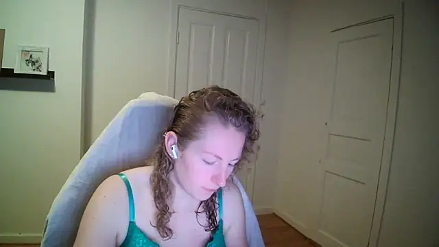 Girlnina-1995 online show from December 4, 2025, 10:02 am