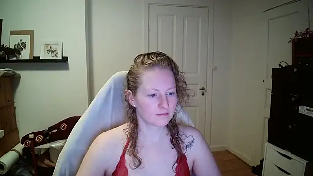 Girlnina-1995 online show from February 17, 2026, 7:27 am