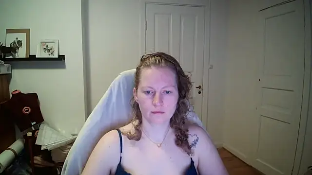 Girlnina-1995 online show from March 4, 2026, 8:42 am