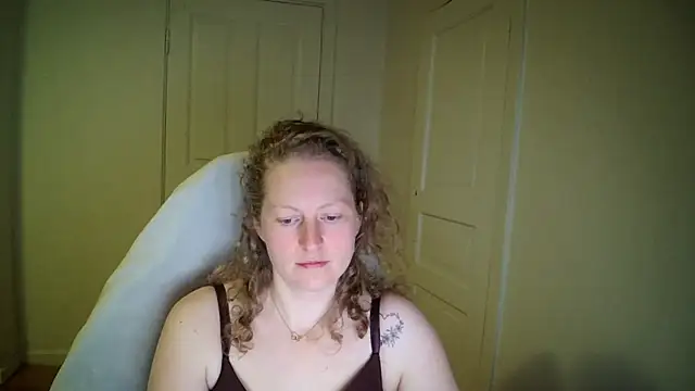 Girlnina-1995 online show from April 20, 2026, 6:20 pm