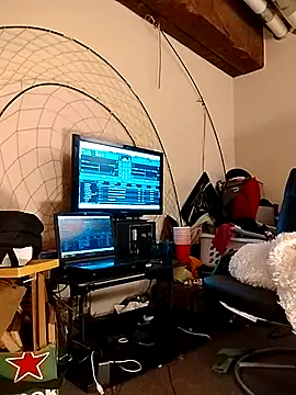 eatmeplease44 online show from December 17, 2025, 3:18 pm