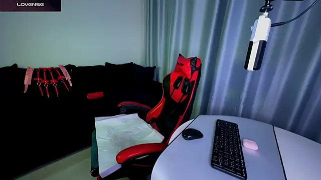 DivineBite online show from February 19, 2025, 9:25 pm