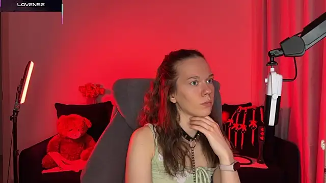 DivineBite online show from October 9, 2025, 5:00 pm