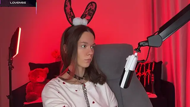 DivineBite online show from October 29, 2025, 3:14 pm