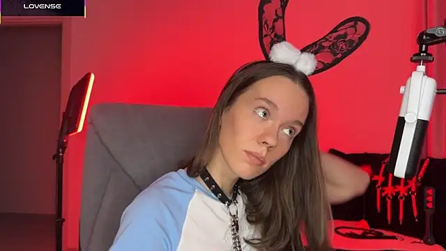 DivineBite online show from November 13, 2025, 3:55 pm