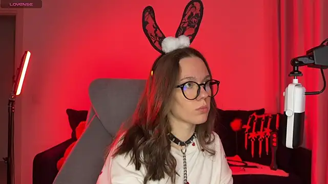 DivineBite online show from December 15, 2025, 4:22 pm