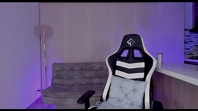 liagirl cute online show from February 25, 2026, 3:27 am