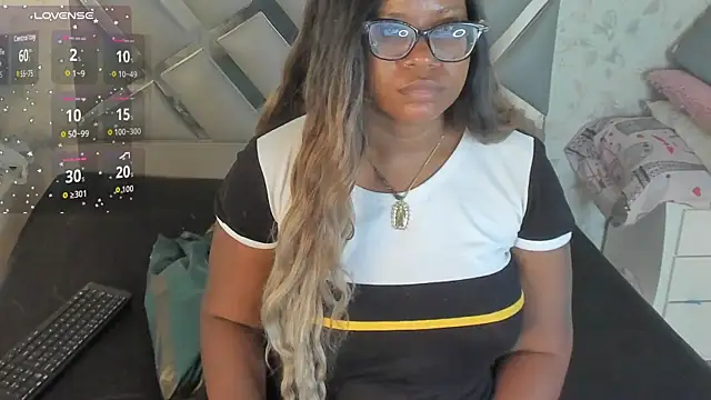 EmilyyRosee  online show from May 19, 2026, 8:04 pm