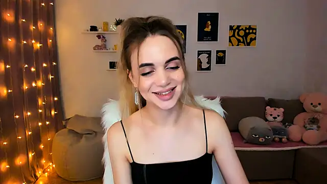 aPieceOfJoy online show from December 17, 2024, 11:49 pm