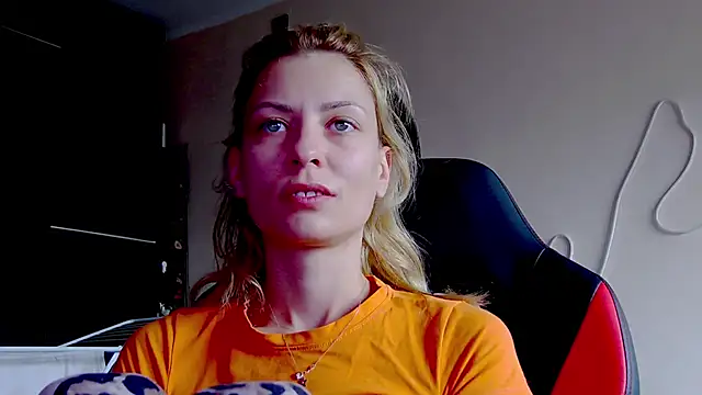 karo123421 online show from October 13, 2025, 9:20 am