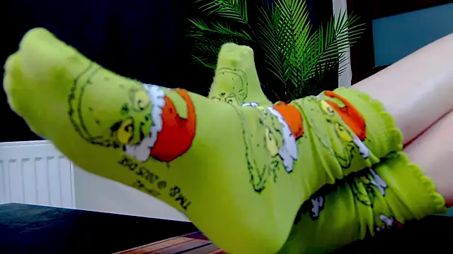 karo123421 online show from December 18, 2025, 9:54 pm