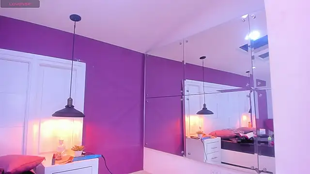 SilvanaCapelli online show from March 9, 2025, 5:11 am