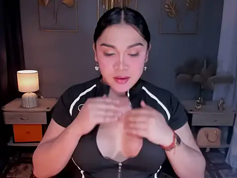 Snapshot of MaxeneCullens chatting on October 20, 2025, 2:45 am MaxeneCullens online show from October 20, 2025, 2:45 am