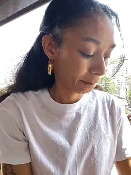 Leaberry online show from October 28, 2025, 3:25 pm